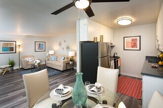 Vivante Apartments in Hayward, CA - Foto de edificio - Building Photo