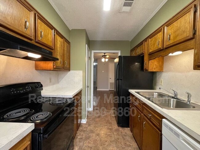 8051 Jefferson Park Dr in Baton Rouge, LA - Building Photo - Building Photo