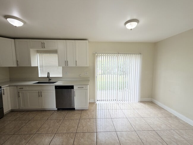 7505 Kimberly Blvd in North Lauderdale, FL - Building Photo - Building Photo