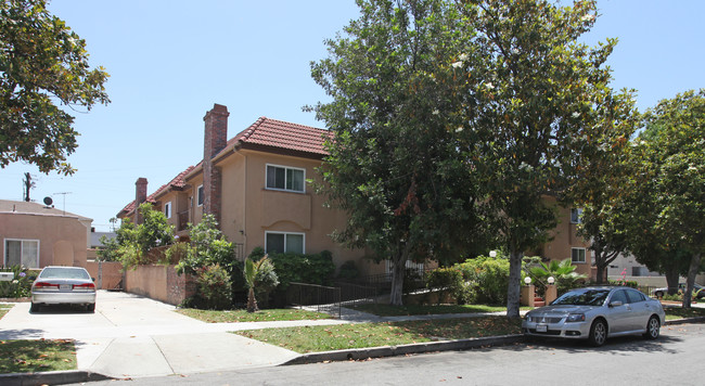 1060 Raymond Ave in Glendale, CA - Foto de edificio - Building Photo