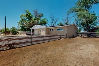 1055 Betts St NE in Albuquerque, NM - Building Photo - Building Photo