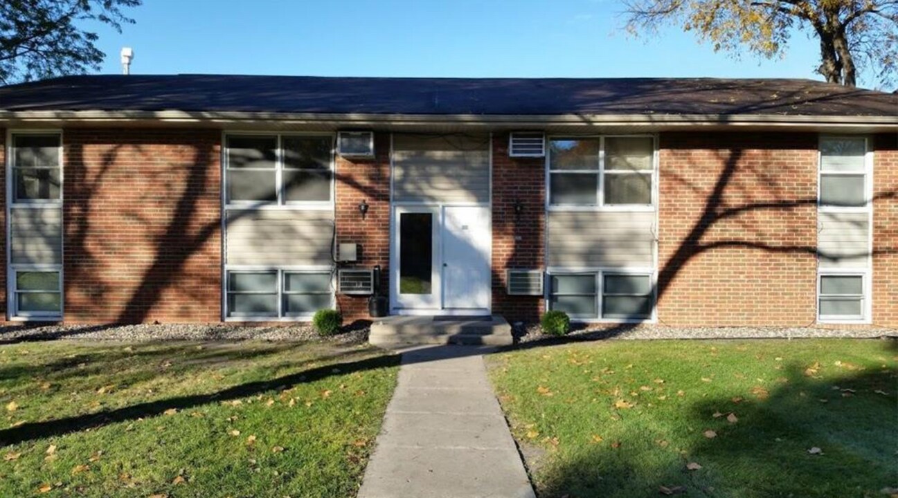 504 S 7th St, Unit 7 in Olivia, MN - Building Photo