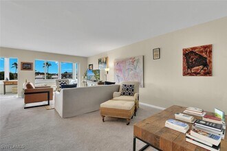 3410 Gulf Shore Blvd N in Naples, FL - Foto de edificio - Building Photo