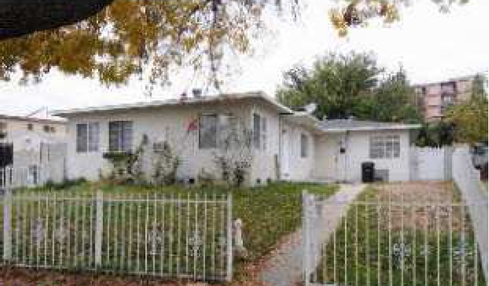 14537-14539 Rayen St in Panorama City, CA - Building Photo