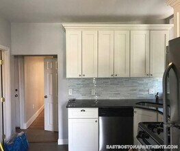 20 Chelsea St, Unit 2 in Boston, MA - Building Photo - Building Photo