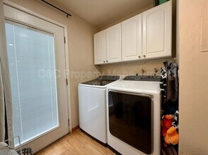 1411 Hillsdale Ave in San Jose, CA - Building Photo - Building Photo