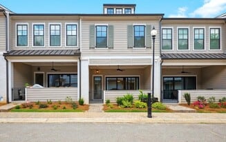 704 Stickley Oak Way in Woodstock, GA - Building Photo