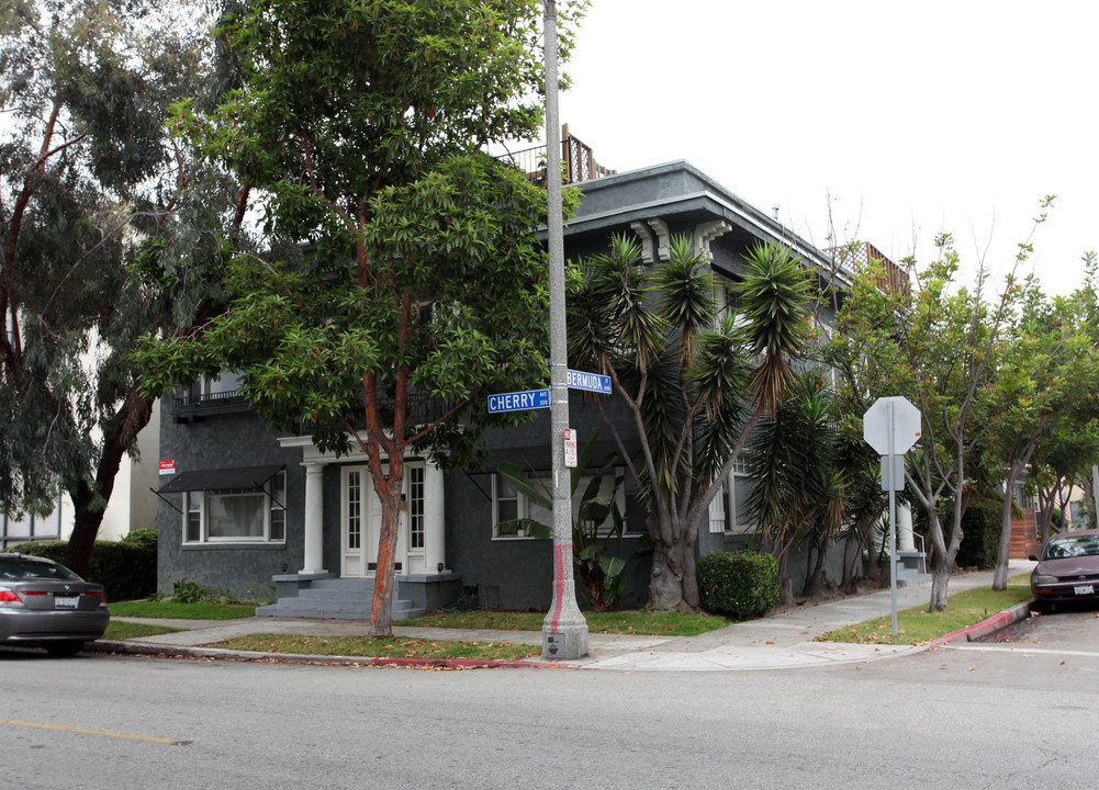 Casa Bermuda in Long Beach, CA - Building Photo