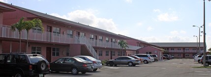 2810-2890 W 71st St in Hialeah, FL - Building Photo - Building Photo