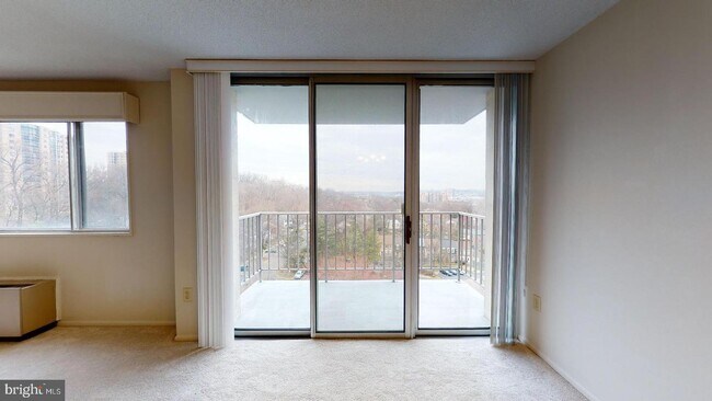 2059 Huntington Ave-Unit -1212 in Alexandria, VA - Building Photo - Building Photo