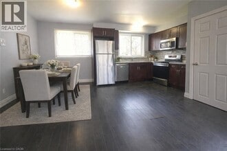 98 Palmer Rd in Hamilton, ON - Building Photo - Building Photo