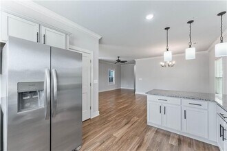 913 NE Hts Ln in Bentonville, AR - Foto de edificio - Building Photo