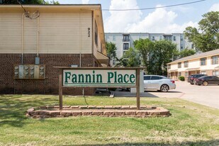 922 Fannin St in Denton, TX - Building Photo
