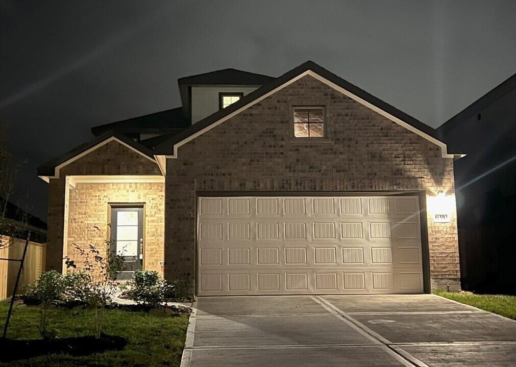 6310 Barrington Clf Trl in Houston, TX - Building Photo