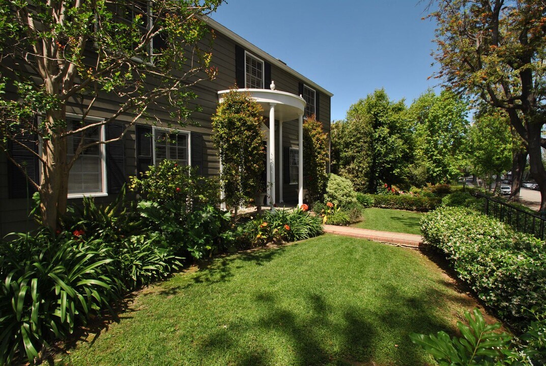 3927 Myrtle Avenue in Long Beach, CA - Building Photo