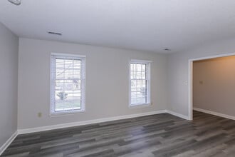 5117 Chestnut Lake Dr in Charlotte, NC - Building Photo - Building Photo