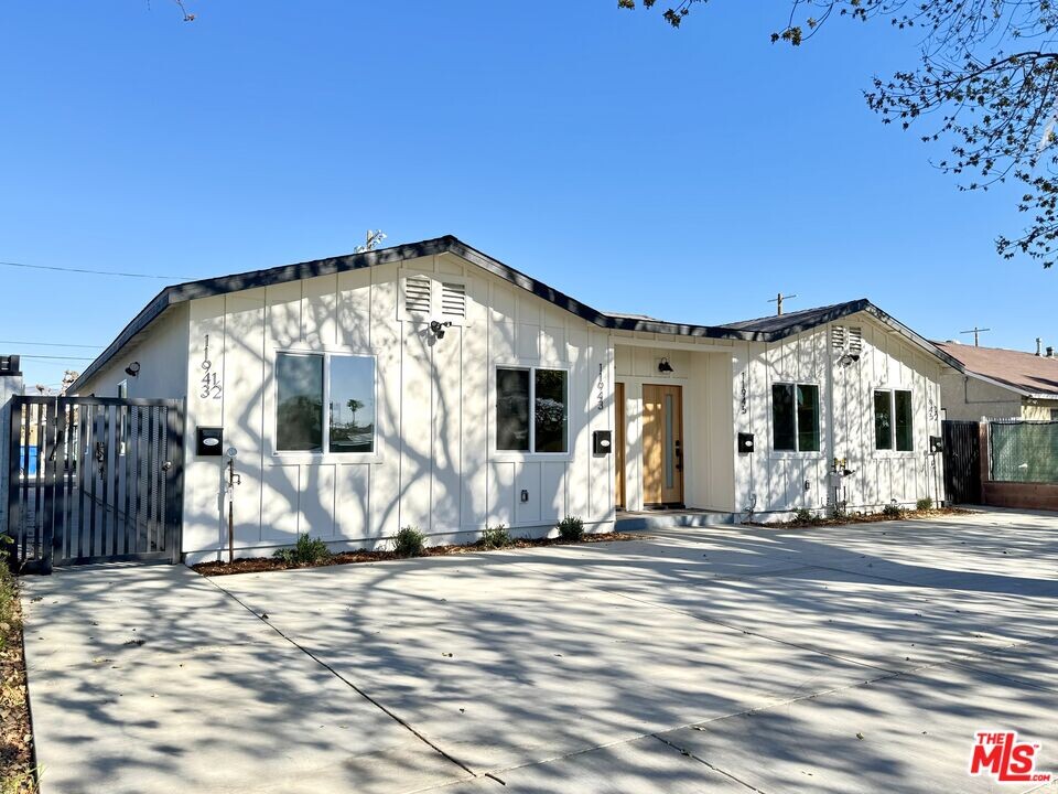 11943 Burton St in Los Angeles, CA - Building Photo