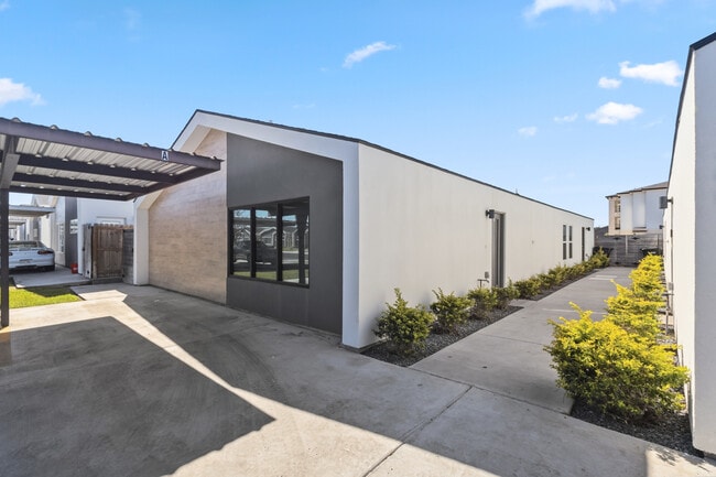 1400 Hibiscus Ave, Unit A in McAllen, TX - Building Photo - Building Photo