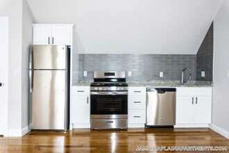 9-11 Woodside Ave., Unit 3 in Boston, MA - Building Photo - Building Photo