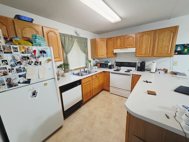 property at 1909 Kyle Lane Northwest