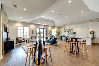 Culebra Creek Apartments in San Antonio, TX - Foto de edificio - Building Photo