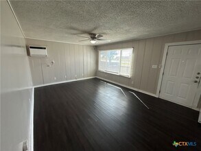 1484 W Klein Rd in New Braunfels, TX - Building Photo - Building Photo