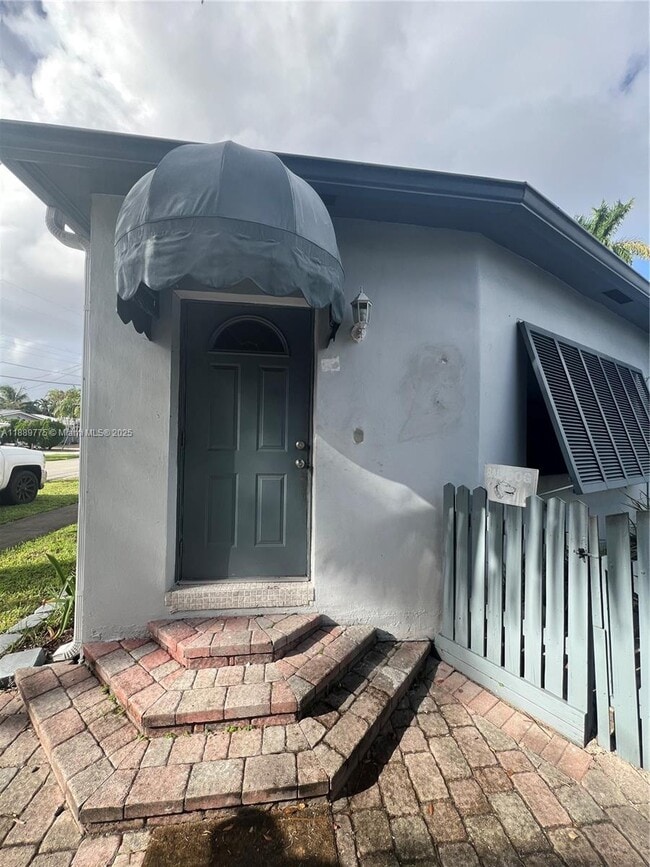 3050 Hayes St in Hollywood, FL - Building Photo - Building Photo