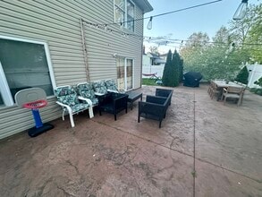 327 Edgewood Rd in Linden, NJ - Building Photo - Building Photo