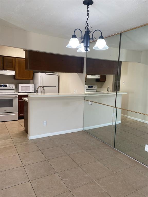 17401 Red Oak Dr in Houston, TX - Building Photo - Building Photo