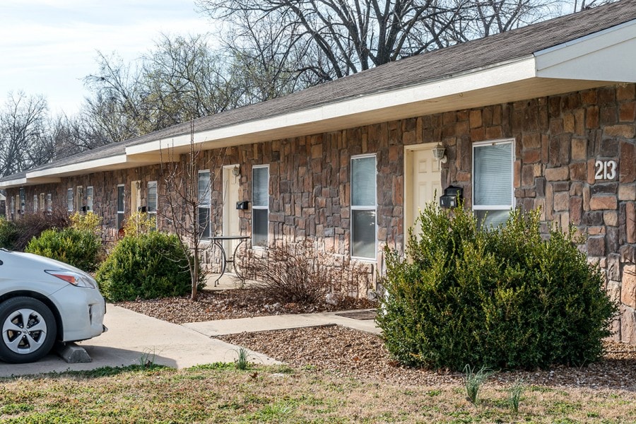 203-215 W Atkison Ave in Butler, MO - Building Photo