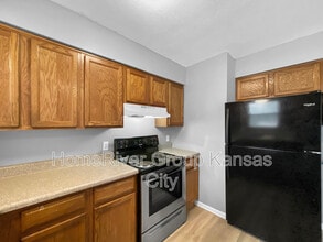7801 E 112th St in Kansas City, MO - Building Photo - Building Photo