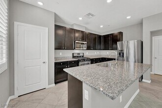 2257 Perugia Point Walk in Henderson, NV - Building Photo - Building Photo
