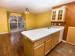 5215 SE Pardee St in Portland, OR - Building Photo - Building Photo