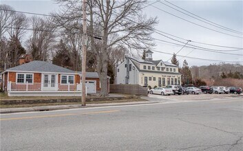 2156 Main Rd in Tiverton, RI - Building Photo - Building Photo