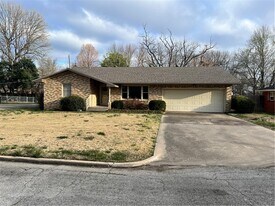 1402 Westwood Ave in Springdale, AR - Building Photo