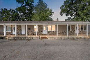 5155 Girard Dr, Unit 4 in Pinckney, MI - Building Photo