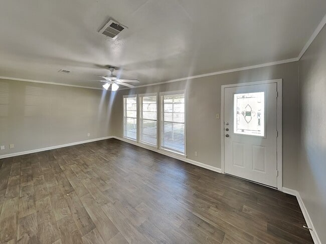 619 Lloyd Dr in Baytown, TX - Building Photo - Building Photo