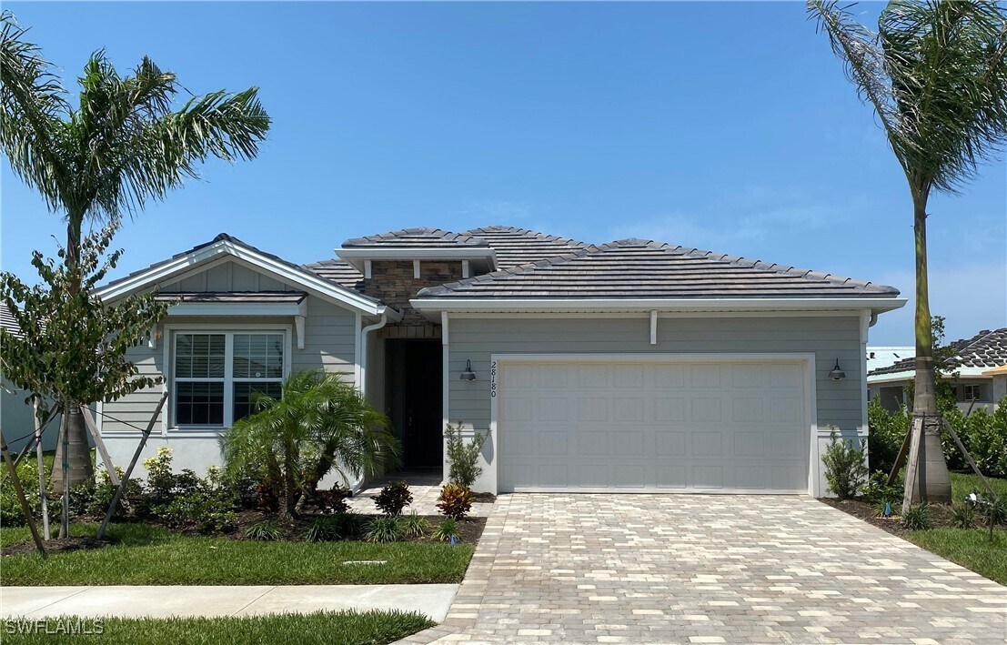 28180 Seasons Tide Ave in Bonita Springs, FL - Foto de edificio