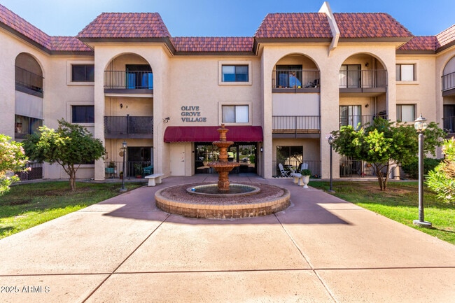 property at 3033 E Devonshire Ave