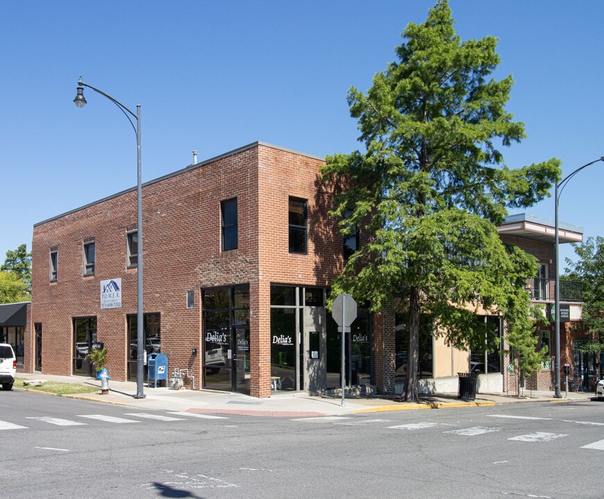 909 W Ash St in Columbia, MO - Building Photo