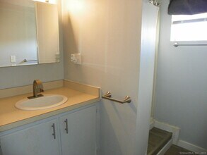 85 Boston Post Rd in Waterford, CT - Building Photo - Building Photo