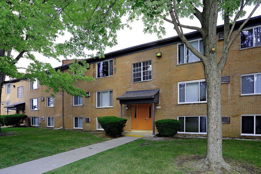 The Loop on Greenfield Oak Park, MI Apartments