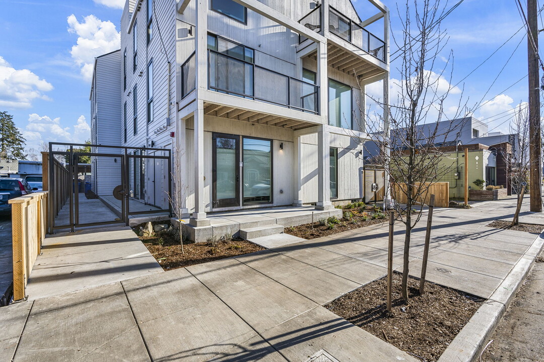 Greeley Apartments PDX in Portland, OR - Building Photo