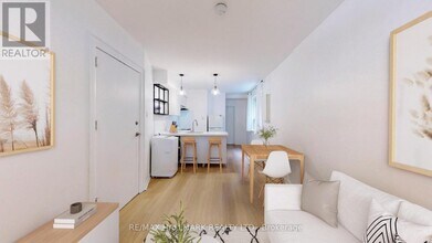 215 Kingston Rd in Toronto, ON - Building Photo - Building Photo