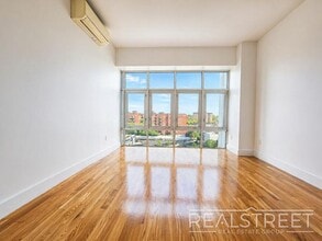 LUXURY LOFT in Queens!, Unit 519 in Queens, NY - Building Photo - Building Photo