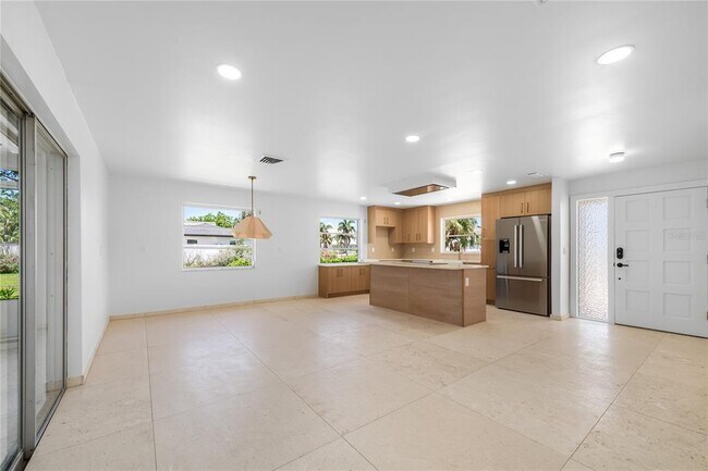 114 8th St in Belleair Beach, FL - Building Photo - Building Photo
