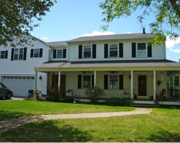 7 Evelyn Dr in Bristol, RI - Building Photo