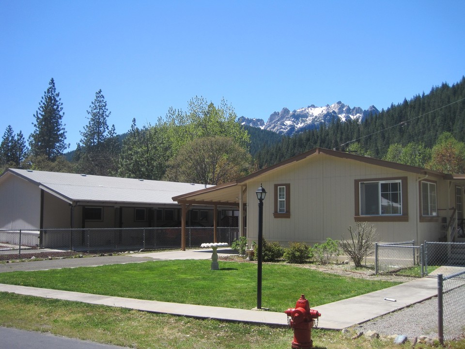 River Wood Mobile Estates in Dunsmuir, CA - Building Photo