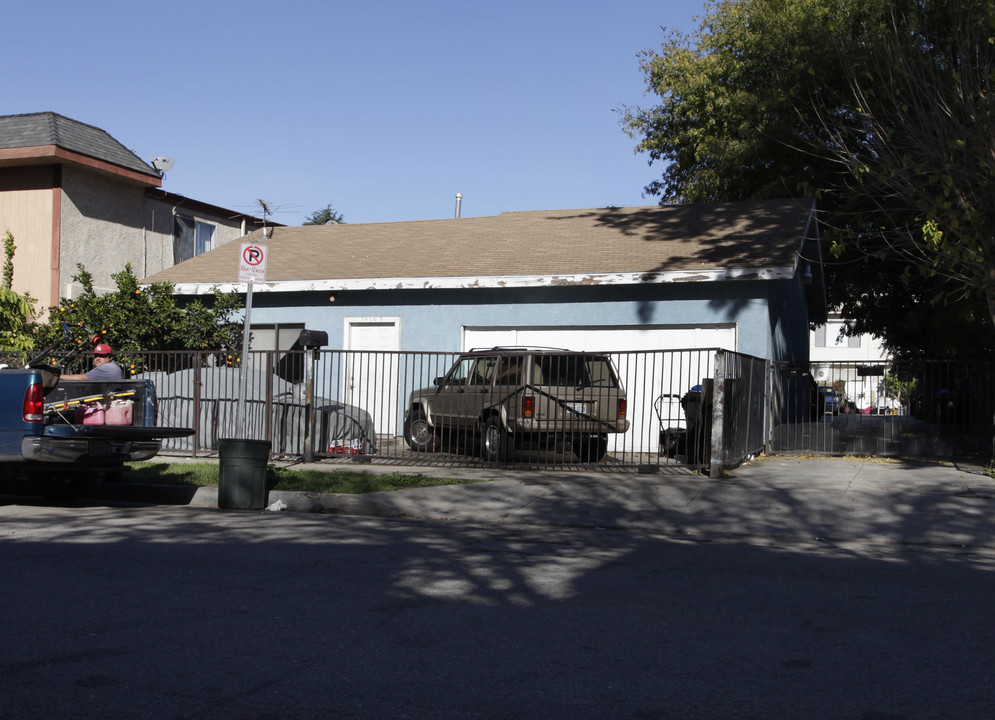 14105 Calvert St in Van Nuys, CA - Building Photo