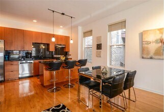 1407 N Wicker Park Ave in Chicago, IL - Building Photo - Building Photo